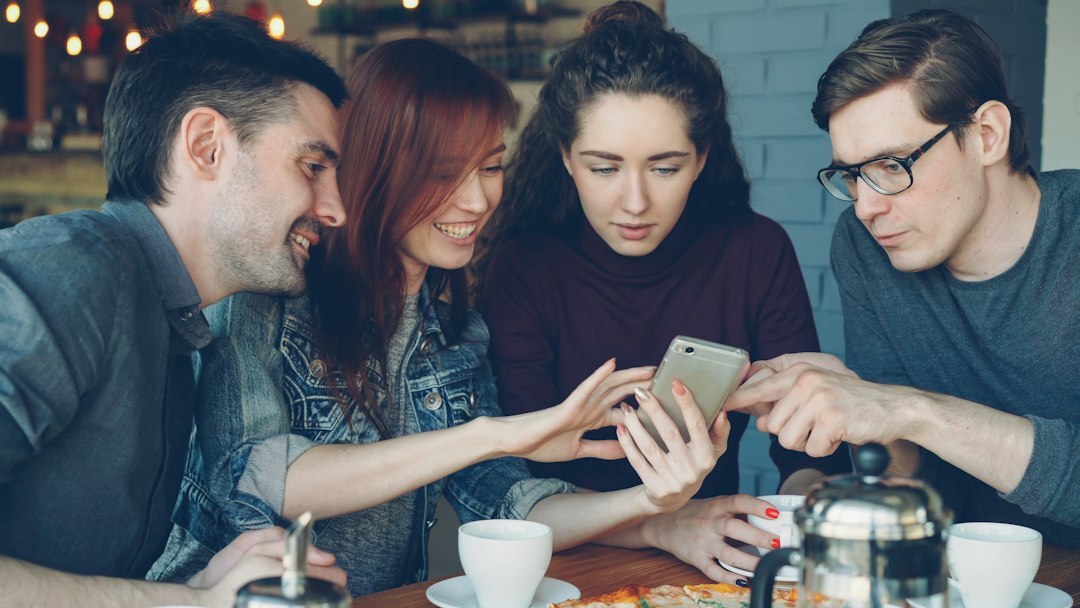 friends meeting without phones